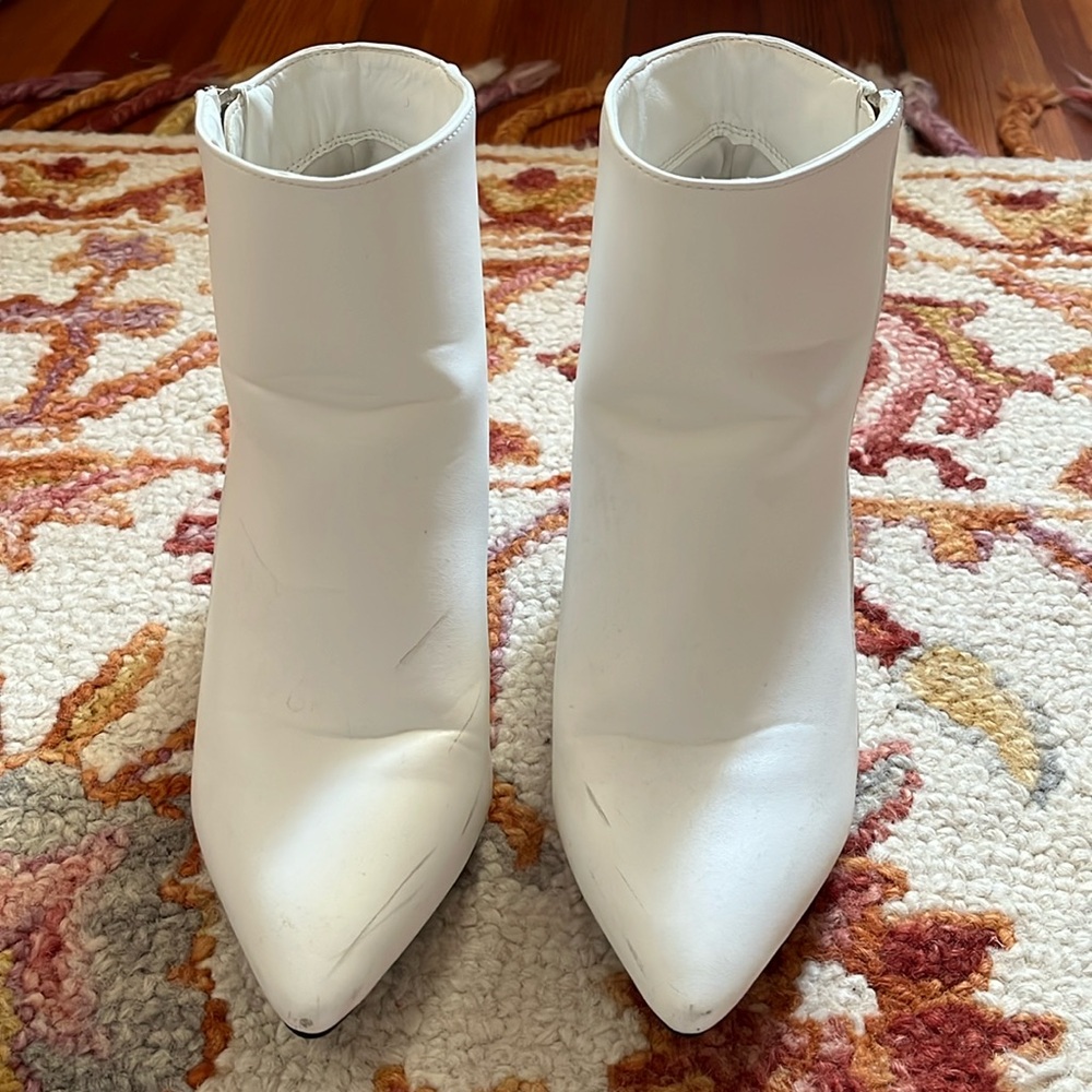 4/$25 SALE SHEIN White Pointed Toe Trendy White  Ankle Booties w Zipper